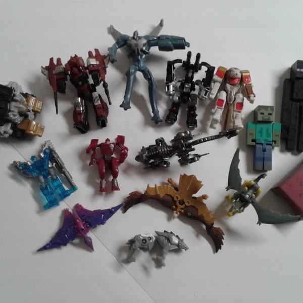 Mixed Lot of 12 Small Transformers Action Figures (15)