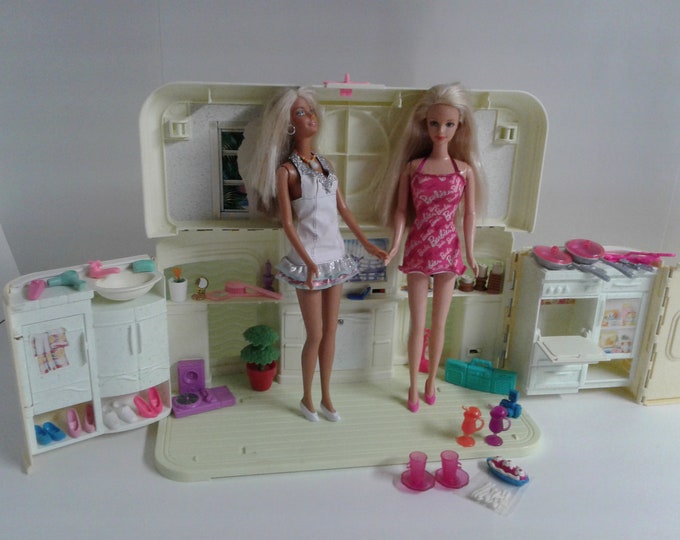 Barbie Radio BOOMBOX PLAYSET Fold Out House With Dolls and Accessories
