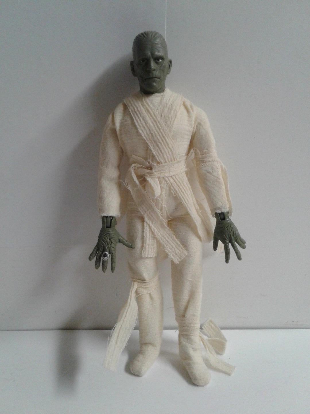 NECA: Universal Monsters - The Mummy Glow in the Dark 7