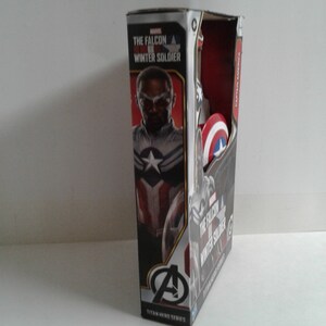 Figura de acción del Capitán América: El Halcón, Soldado del Invierno, serie Titan Hero de Hasbro Marvel imagen 3