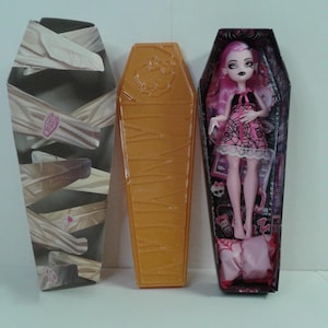 Mattel Monster High Buried Secrets Mystery Doll Draculaura Doll