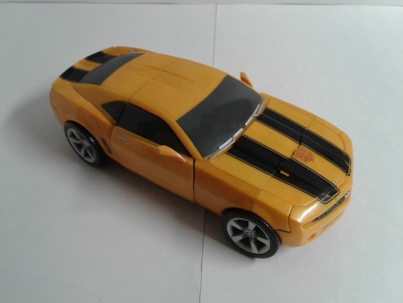 Transformers Ultimate Bumblebee Camaro Electronic Action Figure