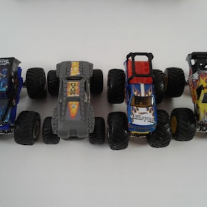 Hot Wheels Monster Jam Monster Truck 1:64 Diecast Vehicle Lot Of 11 image 9