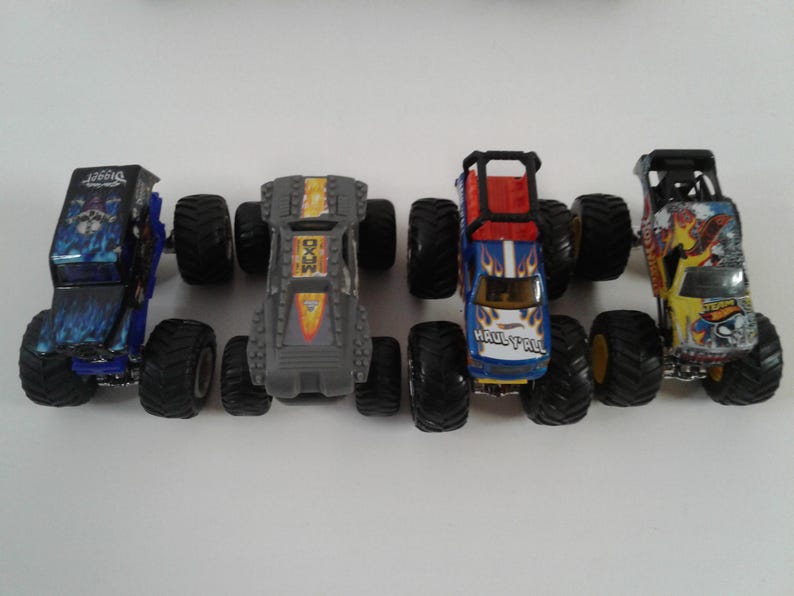 Hot Wheels Monster Jam Monster Truck 1:64 Diecast Vehicle Lot Of 11 image 9