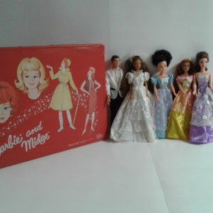 Vintage Barbie & Midge Teen Age Doll Red Vinyl Trunk Large Storage Case With 5 Dolls