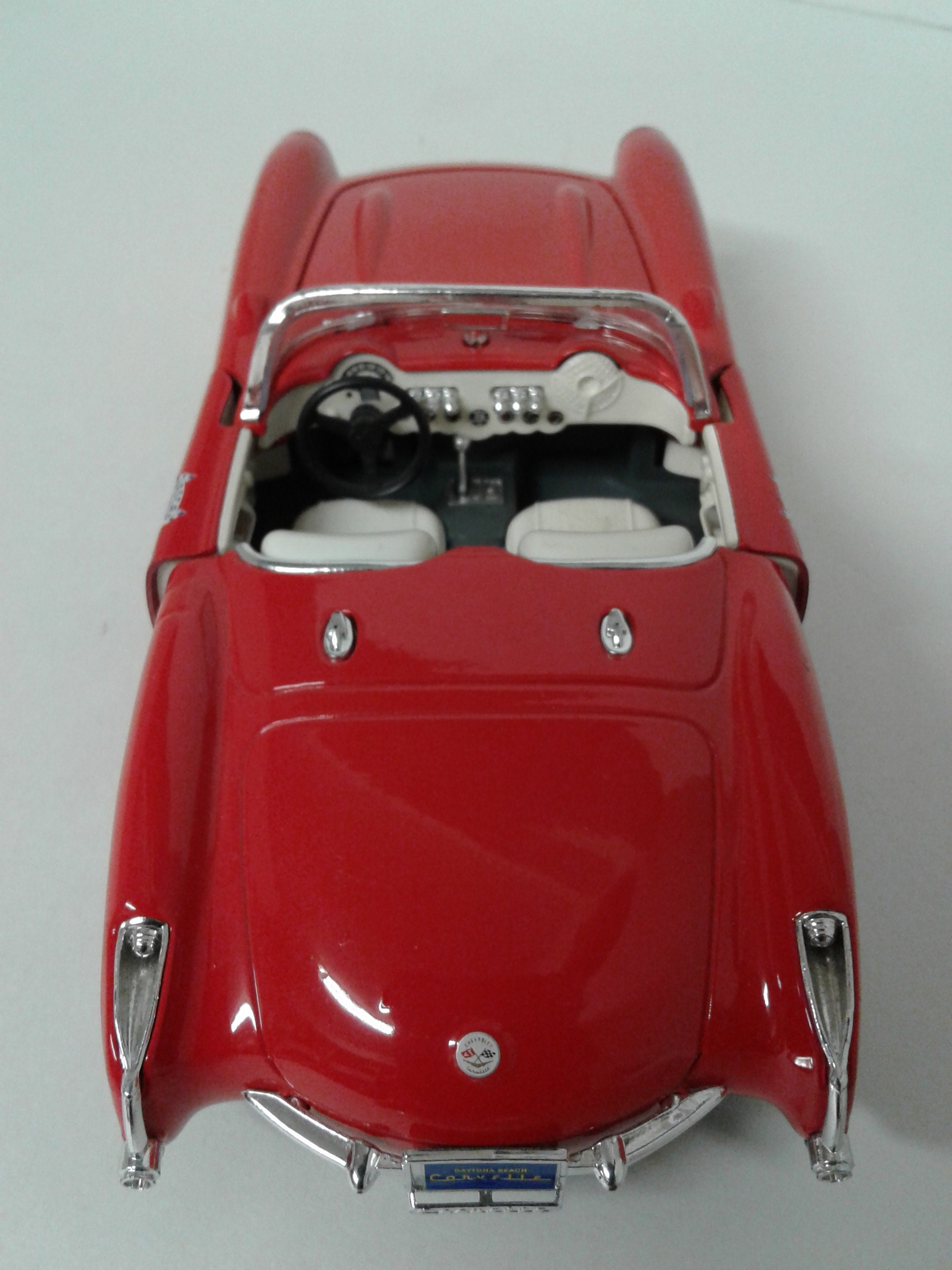  Burago 3034br 1957 Chevrolet Corvette - Red and Black