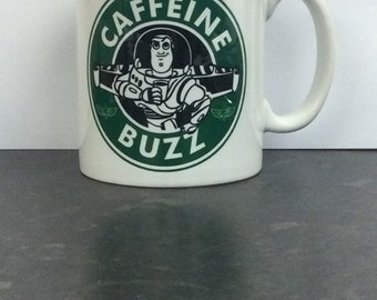 Koffein Buzz (Toy Story) inspirierte Tasse - CAN BE PERSONALIZED