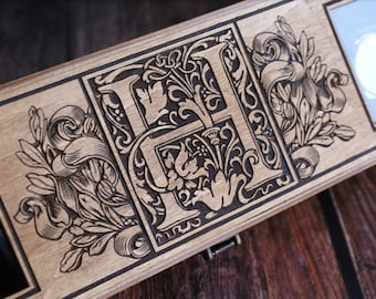 Vintage Royal Design, Custom box for 4 watches, wooden custom watch case, 4 watch organizer, monogram design, vintage style watch box