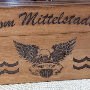 Caixa de pesca artesanal de madeira 100% personalizada, presente VIP para pescadores, presente para o Dia dos Pais, presente de aposentadoria, gravação de robalo. imagem 2
