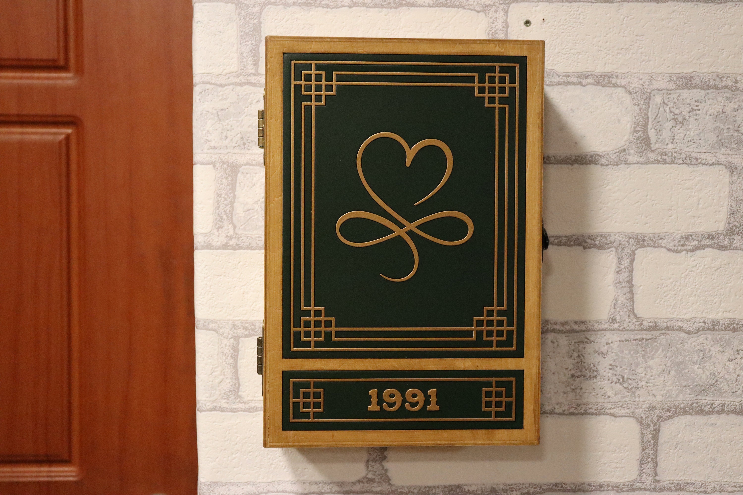 100% Сustomized Handcrafted Wooden Key Box 