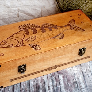 &quot;Handgefertigtes Tackle-Box &quot;&quot;ZANDER&quot;&quot;, Tackle Box aus Holz, Vatertagsgeschenk, Firmengeschenk, bestes Geschenk für Fischer, bestes Geschenk zum Ruhestand.&quot;