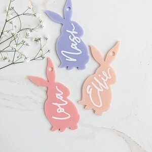 Personalisierte Osterhase KorbAnhänger | Rosa Acryl Osterhase | Personalisierte Kalligraphie Hase Tag | Pfirsich Osterhase Platzkarte
