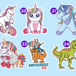 Peut inclure: Un ensemble de 6 autocollants color&eacute;s repr&eacute;sentant une licorne &agrave; v&eacute;lo, une licorne avec un c&oelig;ur rose, une licorne faisant le dab, une licorne jouant &agrave; des jeux vid&eacute;o, un dinosaure chevauchant un T-Rex et un T-Rex. Les autocollants sont num&eacute;rot&eacute;s de 19 &agrave; 24.