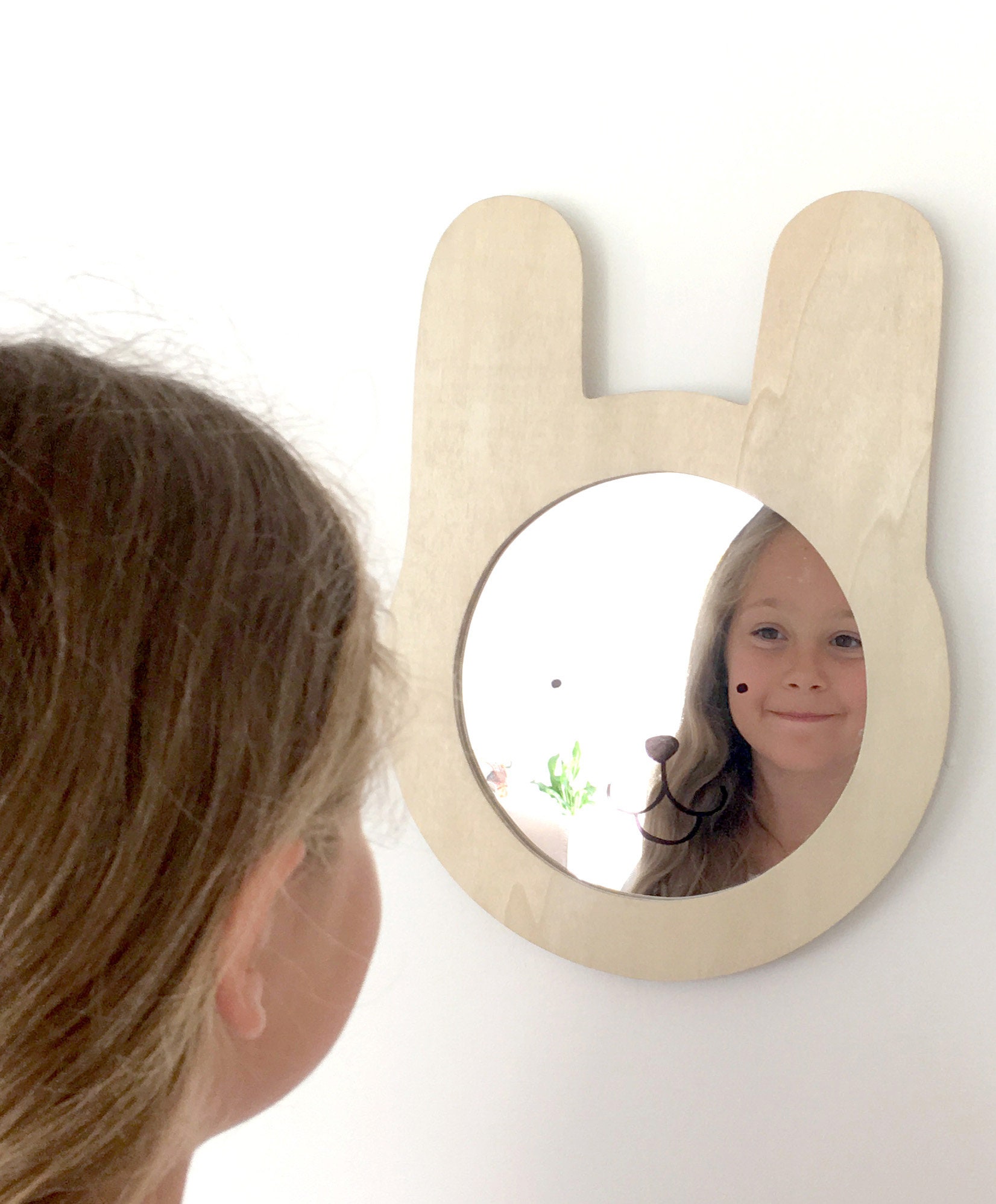 Miroir lapin en bois pour chambre d'enfant une déco sympa