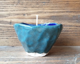 Hand-poured soy wax candle in a handmade, reusable ceramic pot. Vanilla scent. Small size. One of a kind.