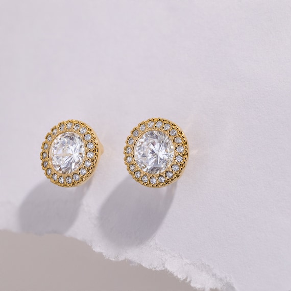 Orecchini a cerchio Huggie con micro pavé di zirconi cubici placcati in oro 18 carati e ciondolo a goccia con zirconi cubici - Cerchi a goccia - Gioielli scintillanti con diamanti geometrici