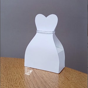 Elegante 3D Dress Box SVG digitaal bestand - DIY geschenkdoos sjabloon