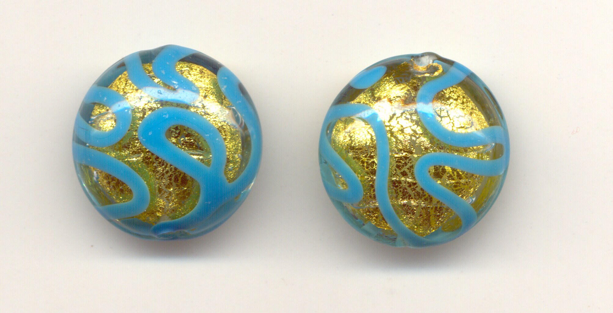 ターコイズムラーノガラスと24カラットの金箔、16mmのベネチアンビーズ