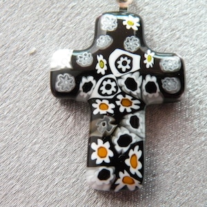 Bianco e nero, Millefiori, Vetro di Murano, Multicaned, Pendenti a croce 30x20mm, Balla d&#39;argento, Non esistono due pendenti uguali; Minimo 2