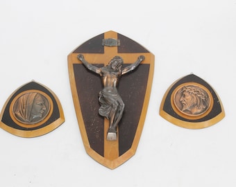 vinatage Crucifix ,  Jesus and Mary wall plates 1950ths