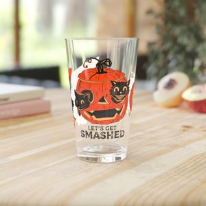 16oz Vintage Halloween Pint Glass, Gift for Beer and Halloween Lover, Craft beer Pint Glasses, Perfect for Halloween Gift, Gift for Her/Him