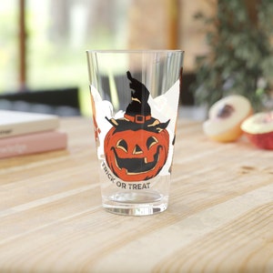16oz Vintage Halloween Pint Glass, Gift for Beer and Halloween Lover, Craft beer Pint Glasses, Perfect for Halloween Gift, Gift for Her/Him
