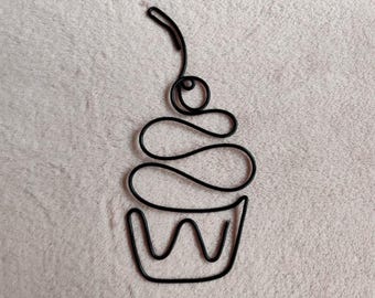 Wire Cupcake Wall Art: Minimalist Kitchen & Bakery Decor