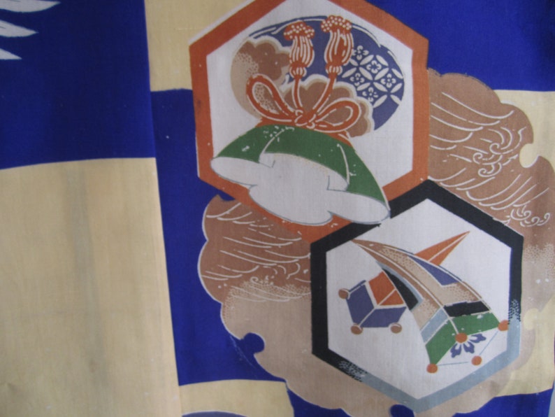 cranes and lucky boat motif Antique boy/'s kimono in mousseline silk Made in Japan for kitsuke or remake Japanese textile