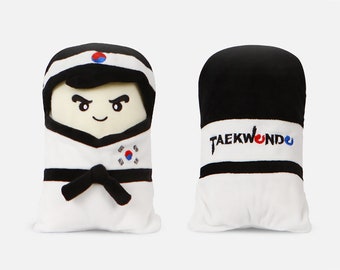 Hybride couverture-poupée de taekwondo : jeté en polaire confortable et poupée en tenue de taekwondo - Cadeau idéal pour les artistes martiaux