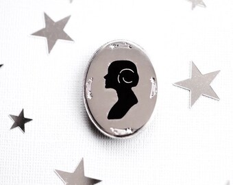 Leia Silhouette Pin
