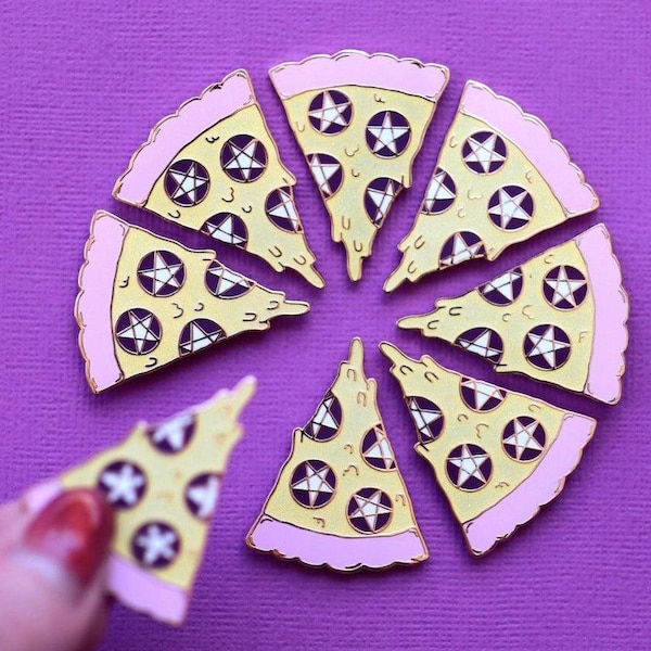 Pin de pizza con pentáculo