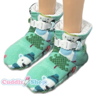 Cuddlz Pair of Festive Mint Penguin Pattern Fleece Adult Locking Lockable Padded Booties Padded Men Women Unisex Colour Choice of Straps