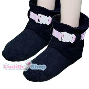 Cuddlz Pair of Black Fleece Adult Sized Locking / Lockable Padded Booties Padded For Men or Women Unisex With Colour Choice of Ankle Strap