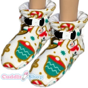 Cuddlz Pair of Festive Gingerbread Pattern Fleece Adult Locking Lockable Padded Booties Padded Men Women Unisex Colour Choice of Straps