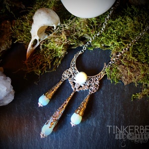 Collana pendente Pagan Wicca Gotico medievale argento antico opalite wiccan strega mezzaluna goccia di luna
