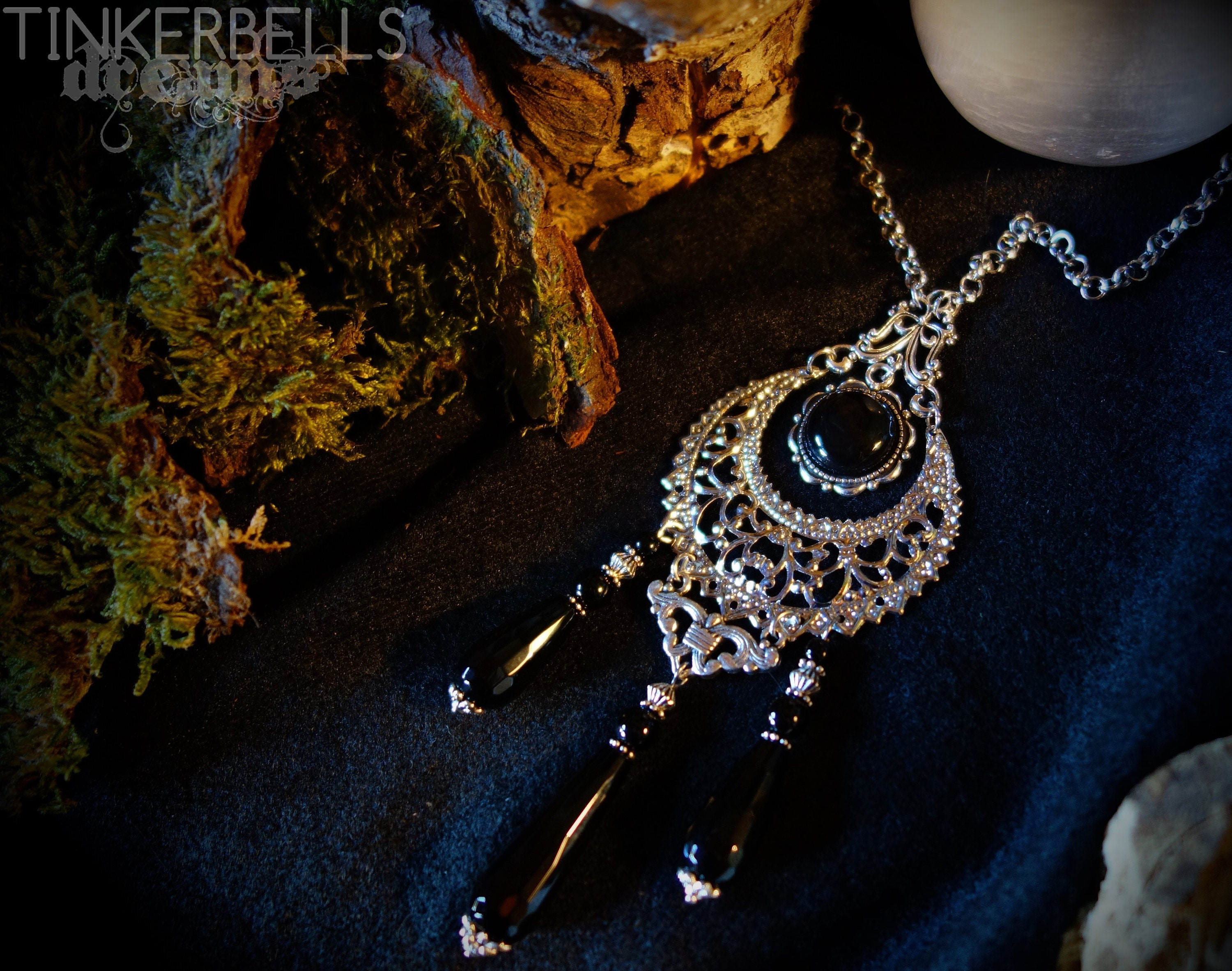 Collana Luna Nera, luna nera, collana da strega pagana