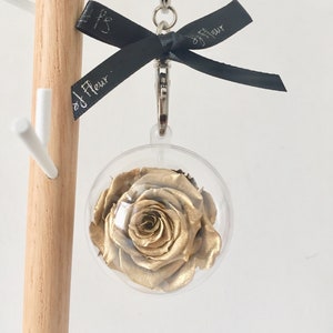 Timeless Rose Keychain - Gold