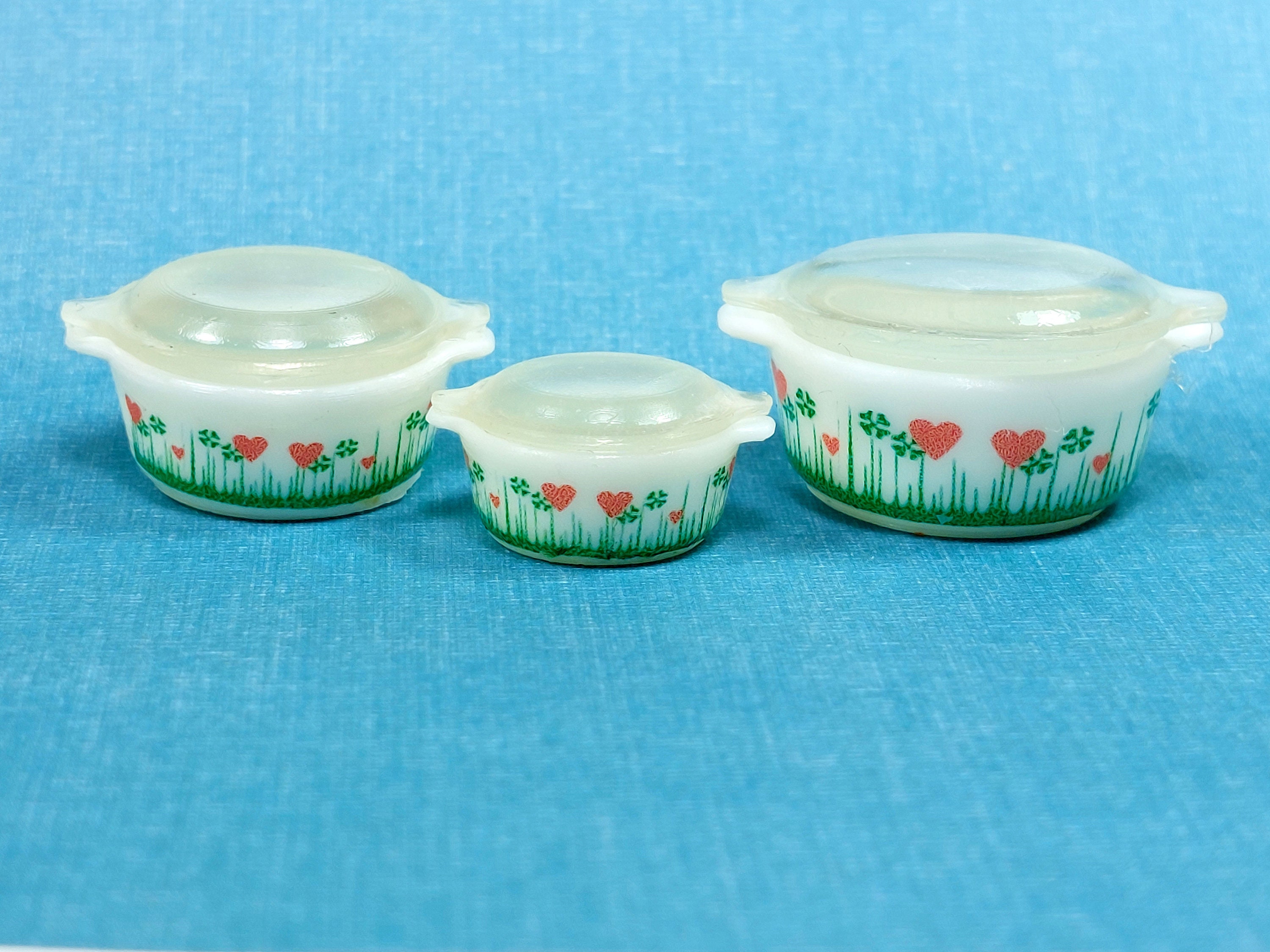 Pyrex Lucky in Love Bakeware - This is a 1:12 Dollhouse Pyrex Lucky in Love Bakeware - This is a 1:12 Dollhouse