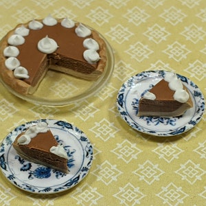 Pumpkin Pie Dollhouse Miniature with Slices on  2 Plates - 1:12 scale dollhouse miniature