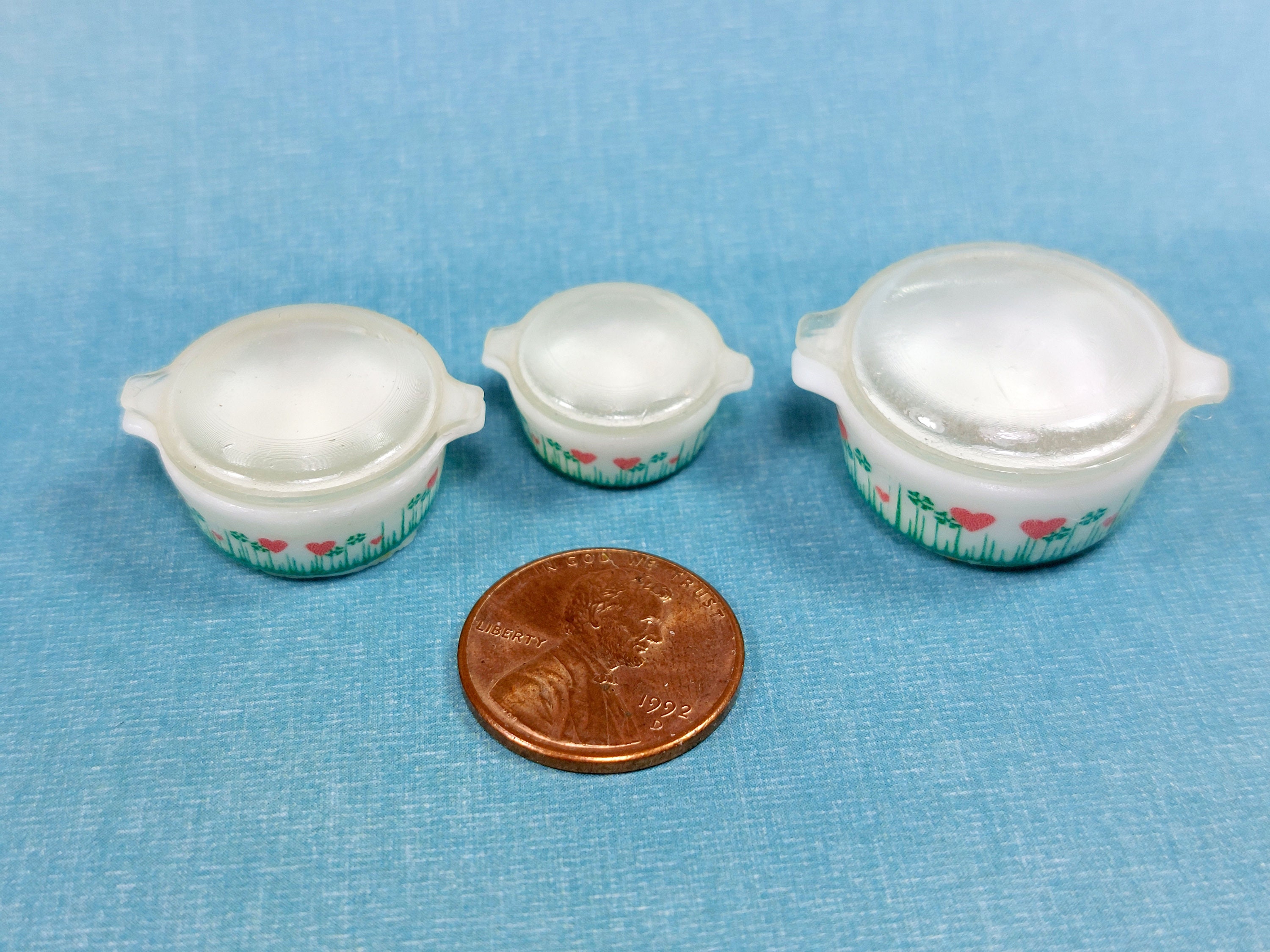 Pyrex Lucky in Love Bakeware - This is a 1:12 Dollhouse Pyrex Lucky in Love Bakeware - This is a 1:12 Dollhouse