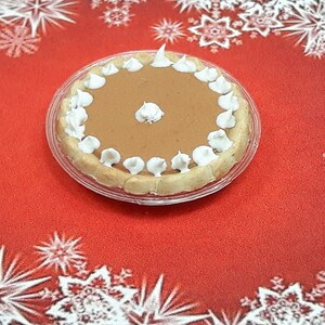 Pumpkin Pie, Whole - 1:12 scale dollhouse miniature