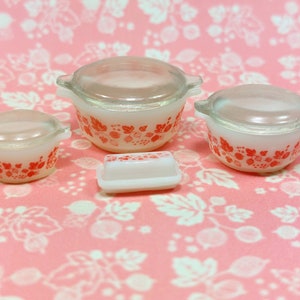Pyrex Gooseberry Bakeware -  This is a 1:12 scale Dollhouse Miniature
