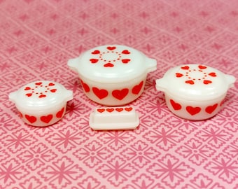 Pyrex inspired Hearts Bakeware - This is a 1:12 scale Dollhouse Miniature