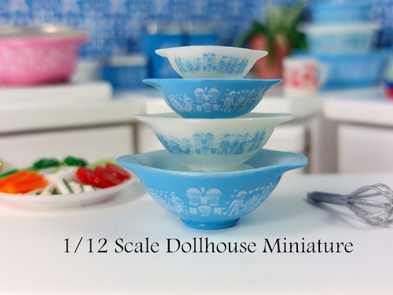Pyrex Christmas Bakeware This is a 1:12 Scale Dollhouse Miniature 