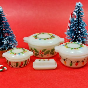 Pyrex Christmas Bakeware This is a 1:12 Scale Dollhouse Miniature 