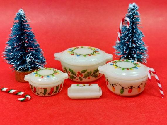 Pyrex Christmas Bakeware This is a 1:12 Scale Dollhouse Miniature 