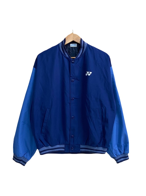 新品タグ付き YONEX ネイビーブルー中綿ジャケット ヒート　定価19800円 新品タグ付き YONEX ネイビーブルー中綿ジャケット ヒート 定価19800円