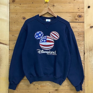 Vintage DISNEYLAND RESORT mickey flag embroidered patch logo crewneck sweatshirt size M