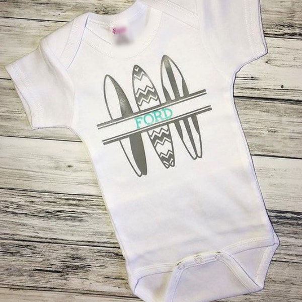 Custom Surfboards baby boy outfit, Personalized beach baby shirt, surfboard baby bodysuit, surf baby clothes, surfer baby, name on surfboard