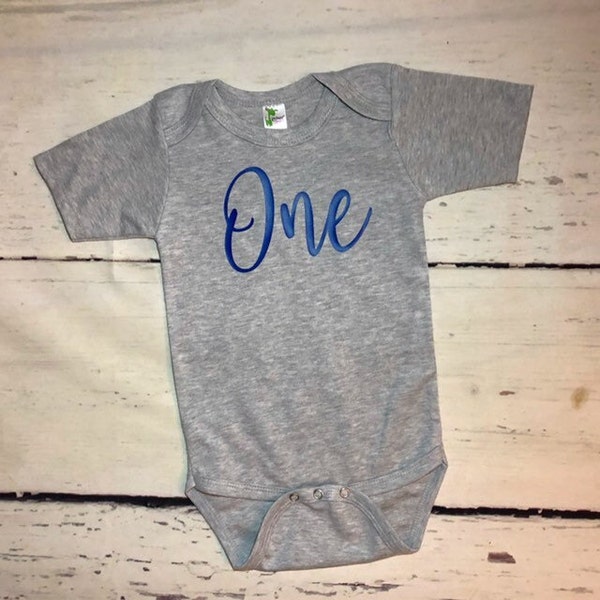 One years old 1st birthday shirt, Cake smash bodysuit, First birthday boy, first birthday party outfit, One shirt